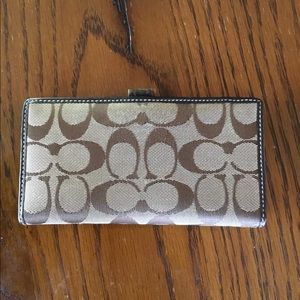 Coach checkbook
